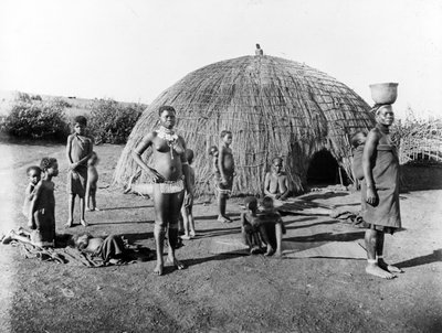 Fare tappeti in Zululand, c.1895 da South African Photographer